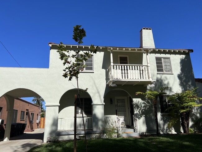 Building Photo - 1425 E Garfield Ave
