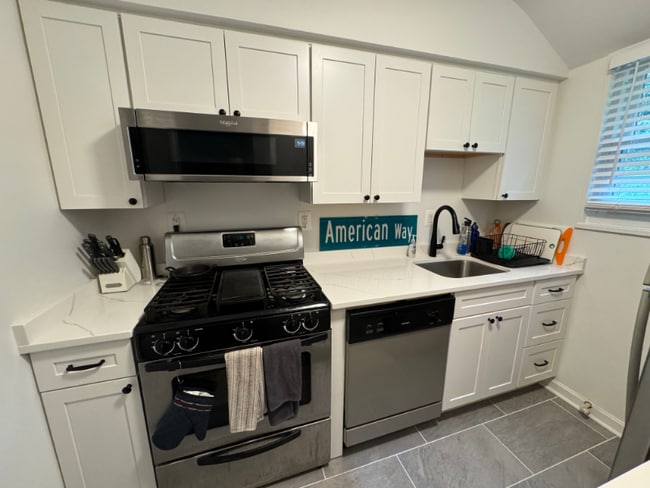 Photo - 1220 N Meade St Apartment