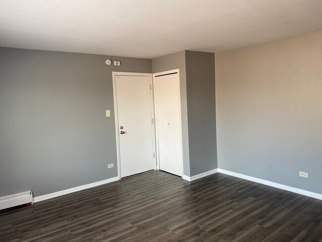 Building Photo - 74 S Yates Ave