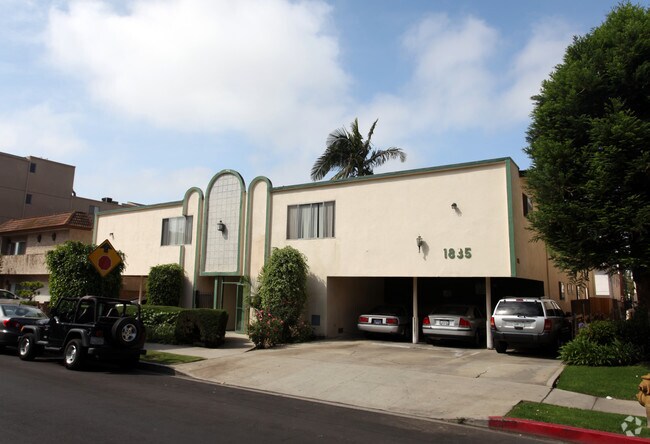 Foto del edificio - 1835 Purdue Ave