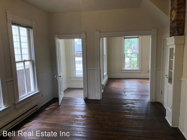 Building Photo - 3 br, 1 bath House - 336 E. 13th