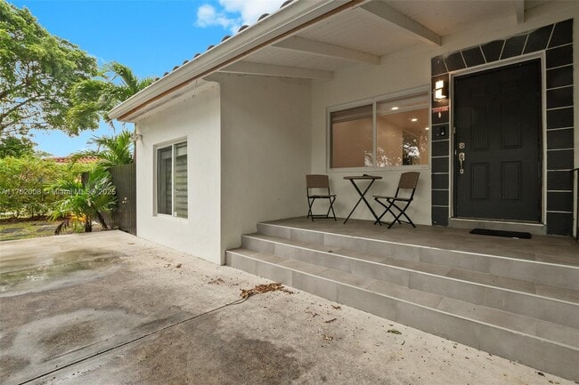 Building Photo - 441 De Soto Dr