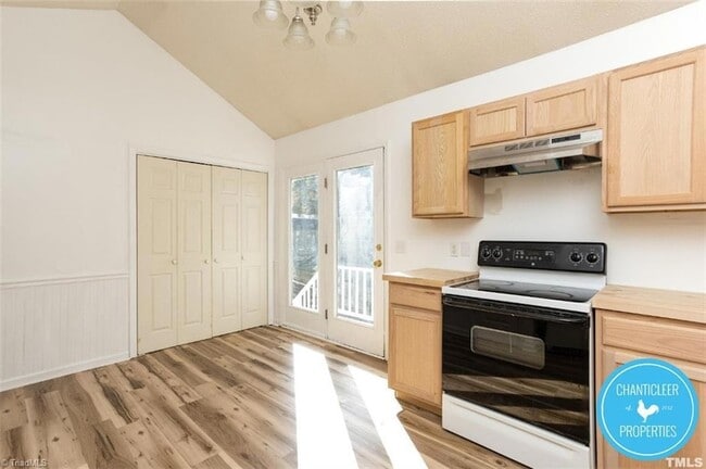 Building Photo - 362 Wilson St