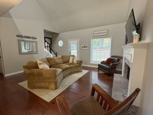 Building Photo - 1088 Colony Dr