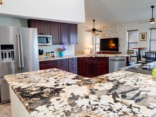 Building Photo - 572 Belvedere Ct