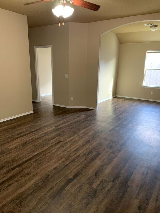 Building Photo - Three Bedroom | Two Bathroom Home