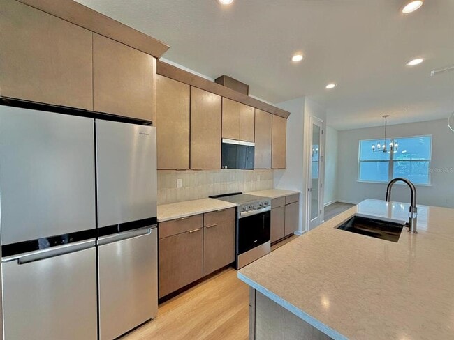 Building Photo - 1887 Pinecliff Dr