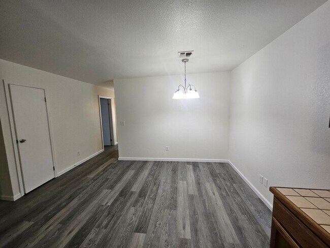 Foto del edificio - 1584 Turquoise Rd