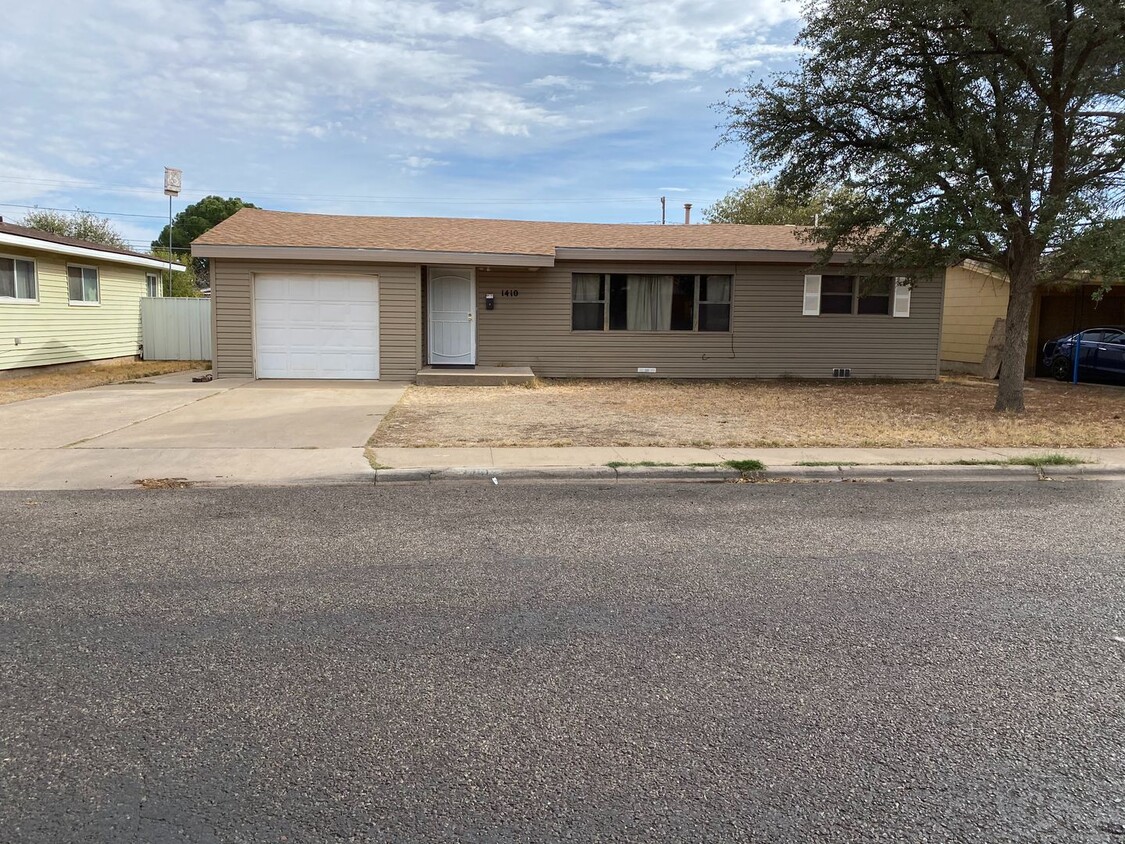 Primary Photo - Large Family Home close to Schools