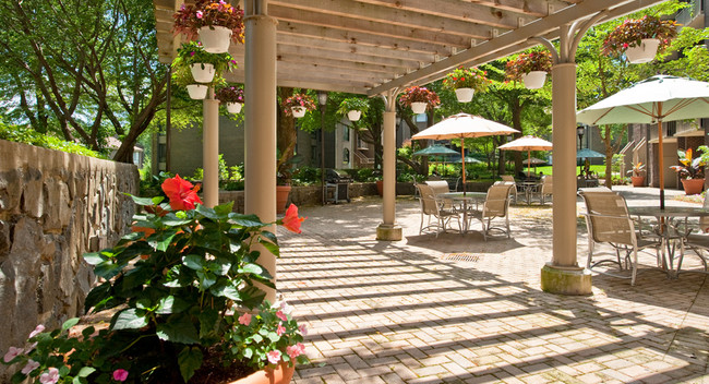Patio al aire libre - PeachTree of McLean