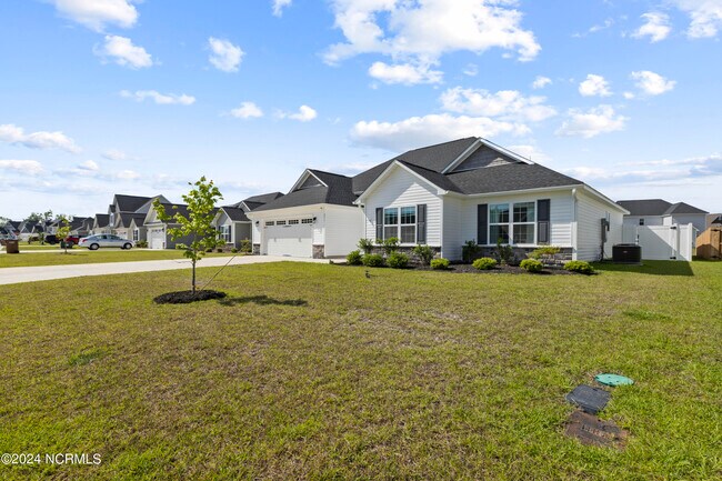 Building Photo - 251 Crossroads Store Dr