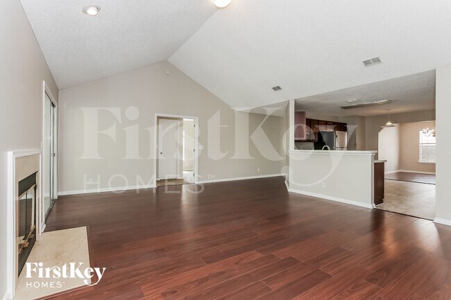 Foto del edificio - 789 Hickory Lakes Dr E