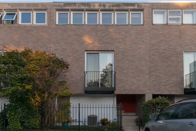 Foto del edificio - 5647 S Harper Ave