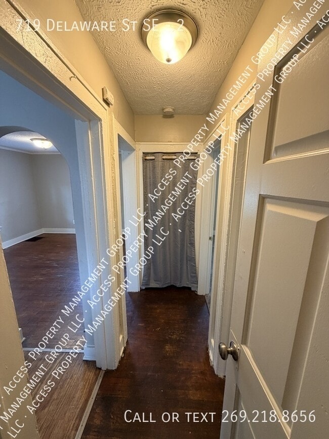 Foto del edificio - 719 Delaware St SE
