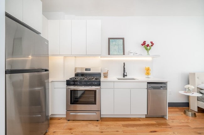 Foto del edificio - 568 Communipaw Ave