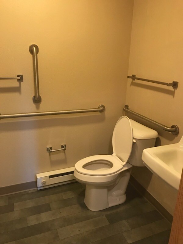 1407 Sunset Dr, Belle Plaine, IA 52208 Apartments in Belle Plaine, IA