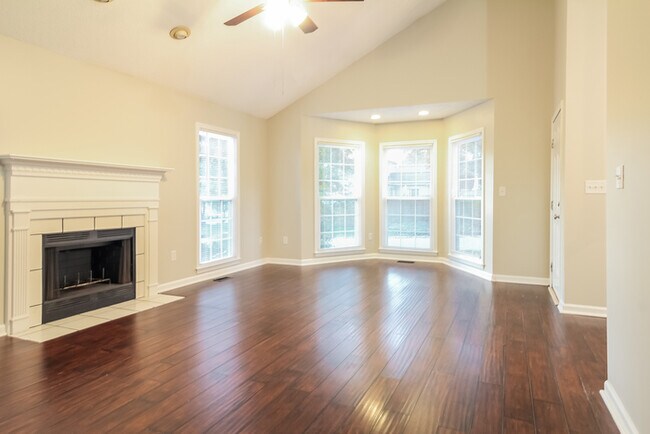 Foto del edificio - 704 Dunwoody Dr