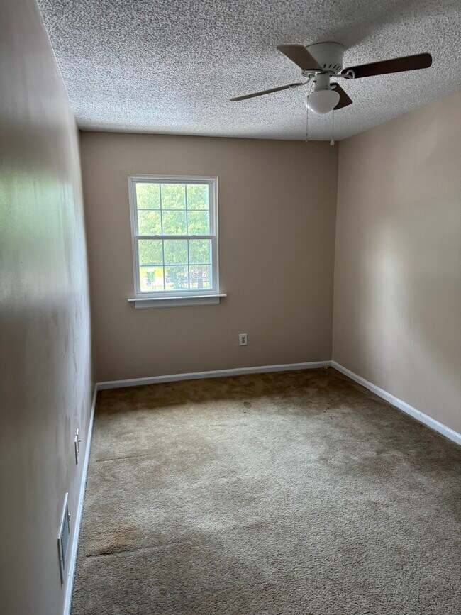 Building Photo - 4704 Palm Tree Ln