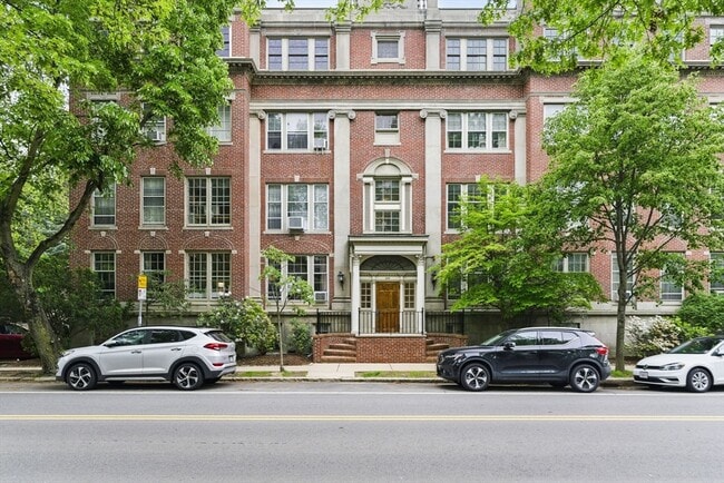 Building Photo - 240 Brattle St