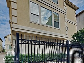 Building Photo - 839 Rosine St