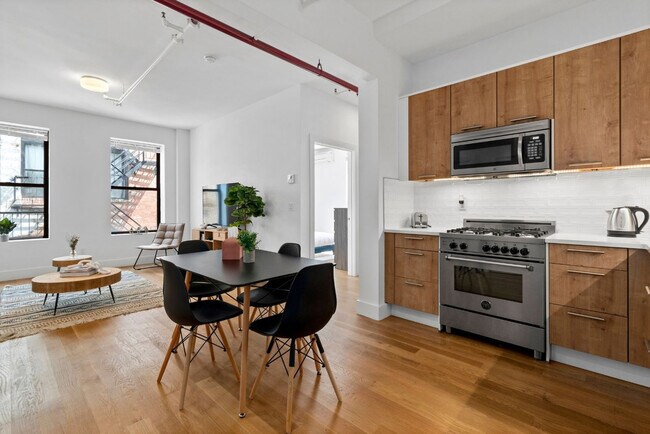 Foto del edificio - 517 W 45th St