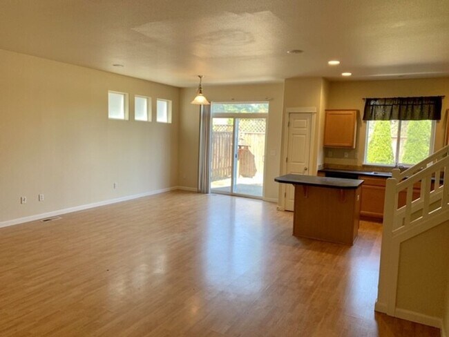 Foto del edificio - Terrific Hillsboro home close to Intel and community park - Freshly Painted!