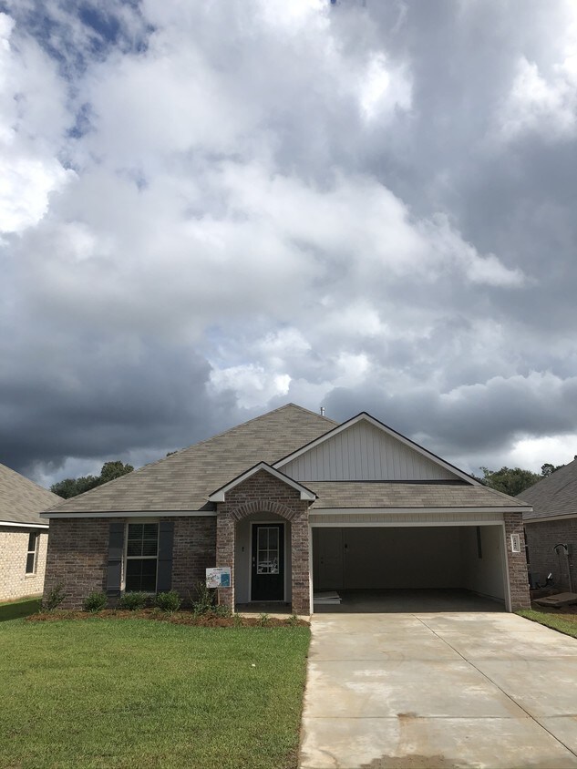 28456 Longfellow Ln, Albany, LA 70711 House Rental in Albany, LA