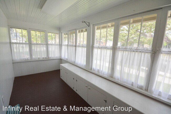 Foto del edificio - 2 br, 1.5 bath House - 909 8th Ave NW