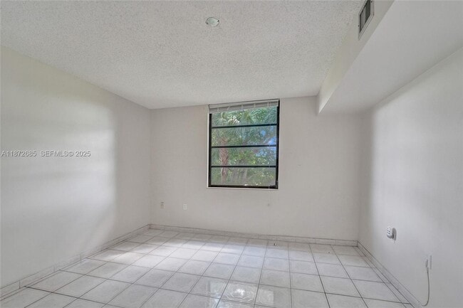 Building Photo - 1502 Whitehall Dr