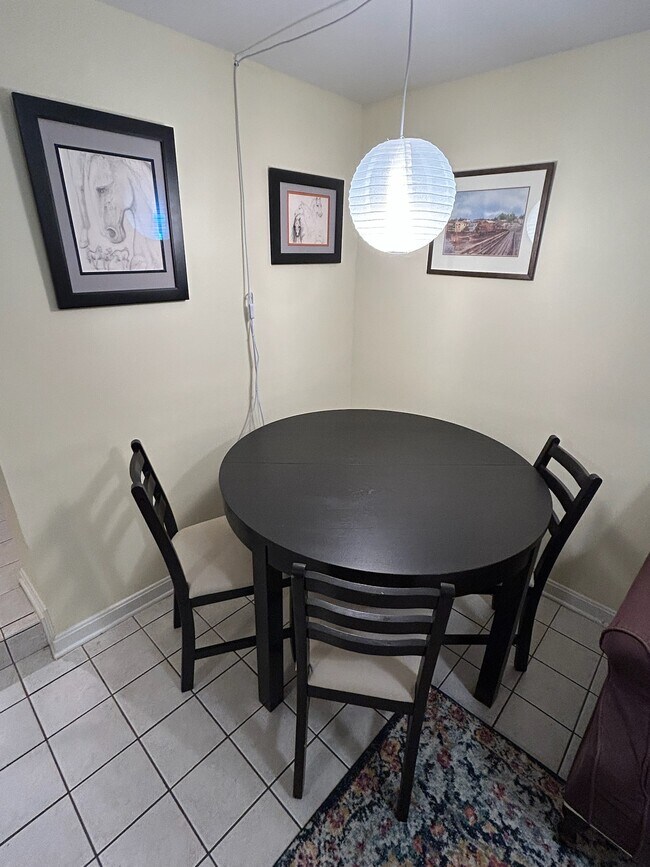 Foto del edificio - 2422 Observatory Pl NW