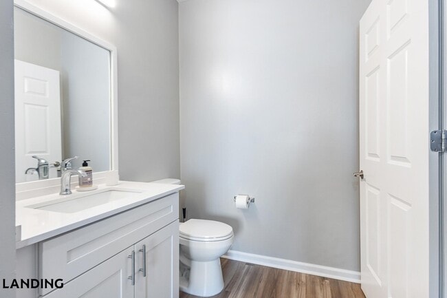 Building Photo - 100 River Park Dr