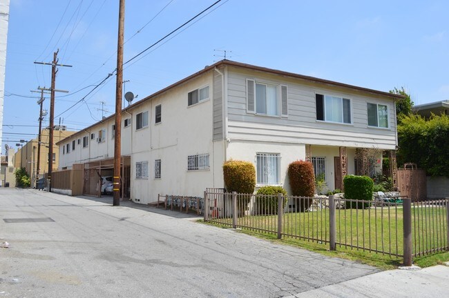 Foto del edificio - 140 N Hayworth Ave