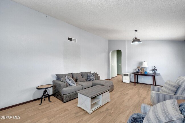 Foto del edificio - Northeast El Paso 3 bed with Refrig A/C an...