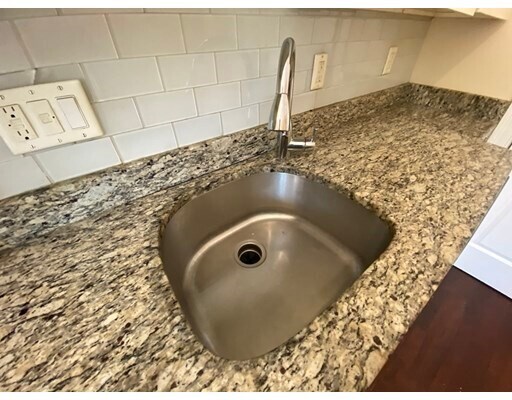 Foto del edificio - 75 Ruthven St