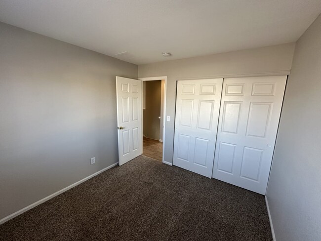 Building Photo - 888 Stagecoach Dr