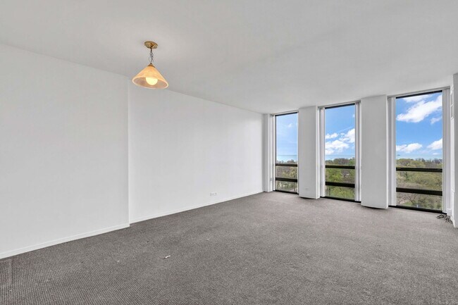 Building Photo - 1660 N La Salle Dr