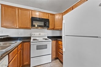 Building Photo - 9325 W Desert Inn Rd