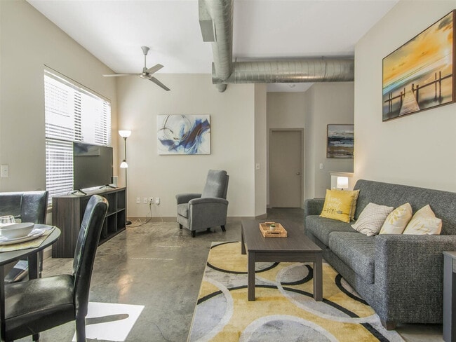 Foto del edificio - 2344 Camden Dr