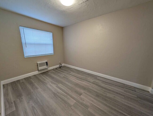 Foto del edificio - 2300 Douglas St