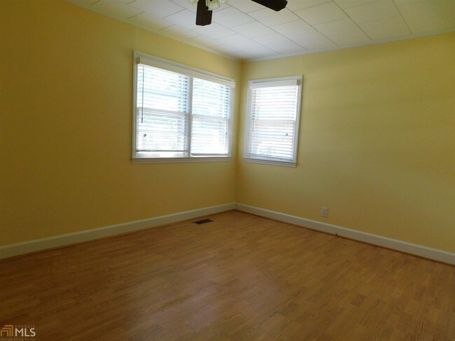 Building Photo - 107 Cassville Rd