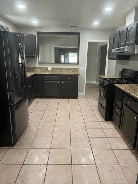 Kitchen Refrig Stove - 10328 La Canada Way