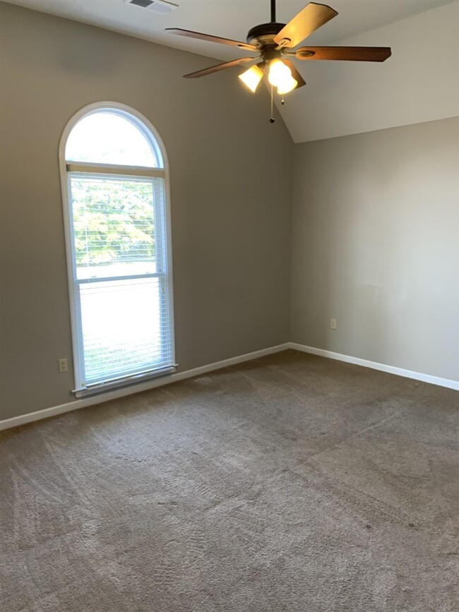 Foto del edificio - 9003 Chimneyrock Blvd.