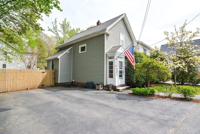 Building Photo - 11 Swains Pond Ave