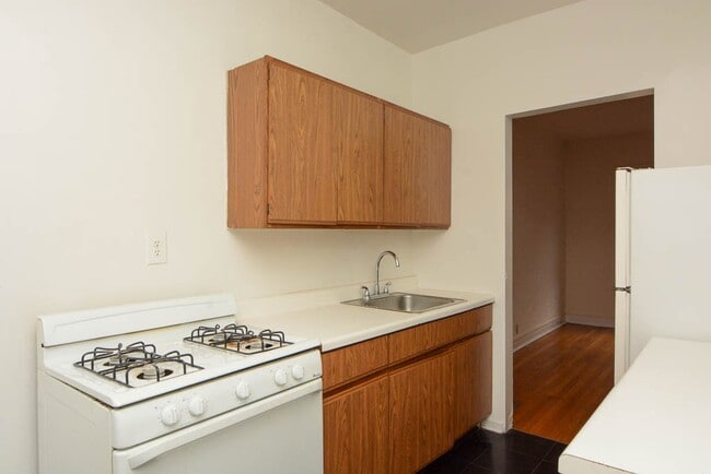 Building Photo - 834 W Waveland Ave