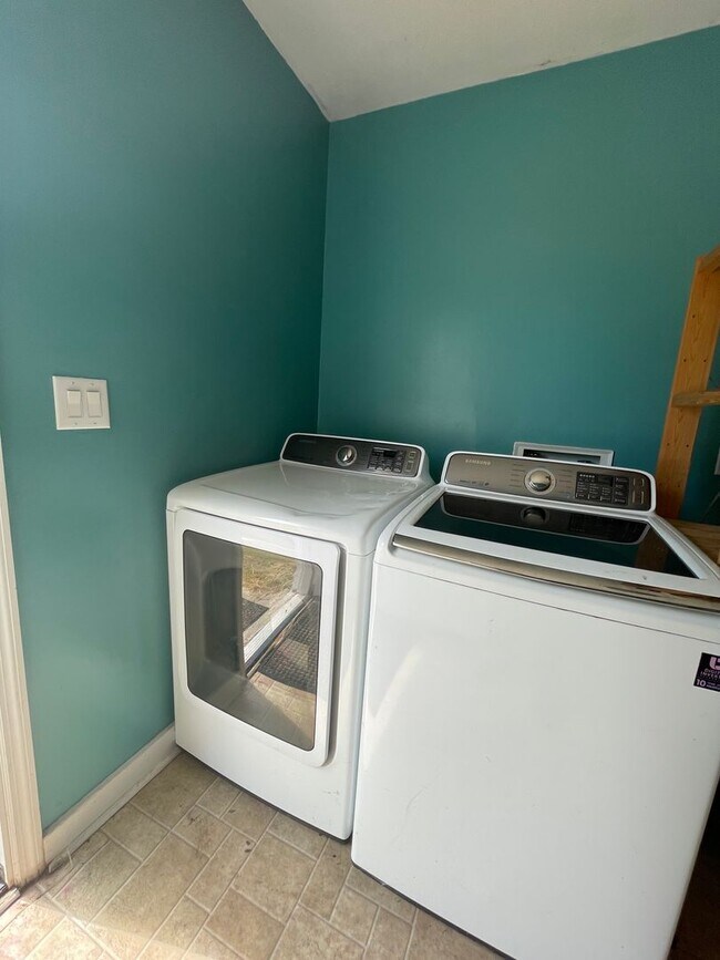 Foto del edificio - 3 Bedroom / 2 Bath Home Near Campus!