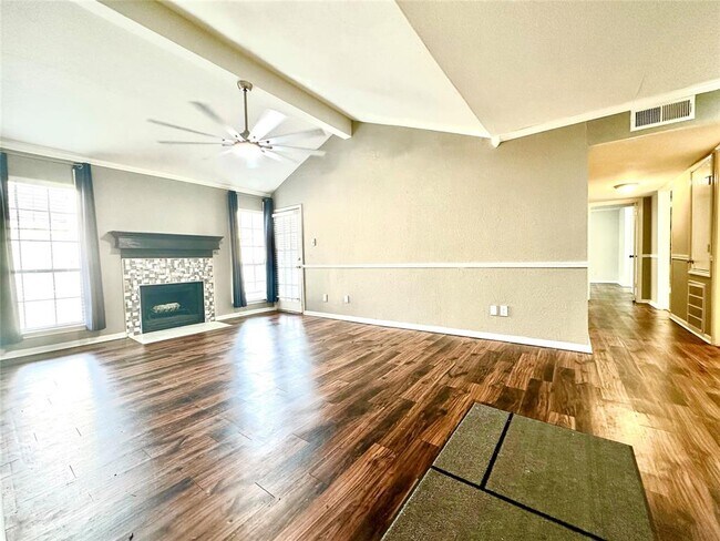 Foto del edificio - 10211 Sugar Branch Dr