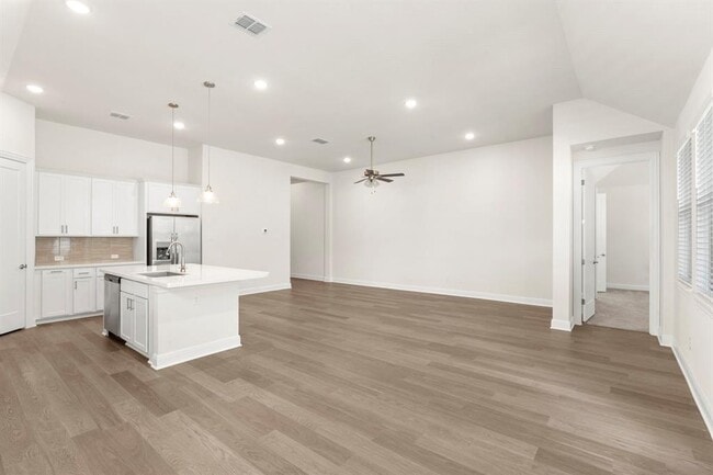 Building Photo - 528 Tubman Dr