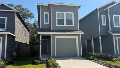 Building Photo - 913 Pertuso Ln