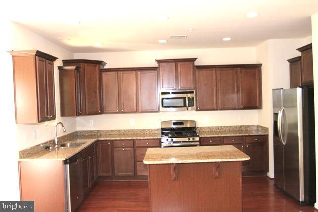 Building Photo - 7568 Stonehouse Run Dr