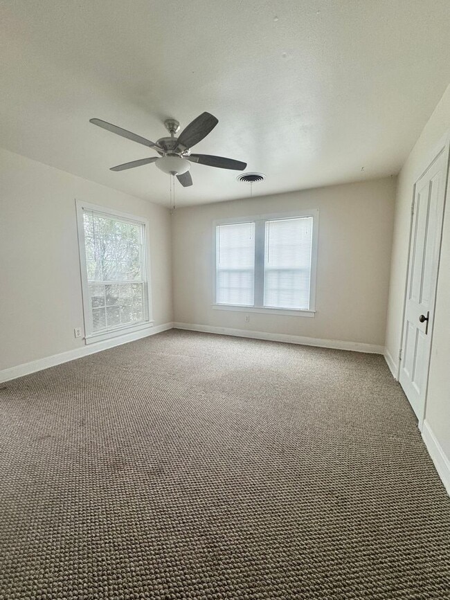 Building Photo - Available Now - Santa Rita 1-Bedroom Duple...